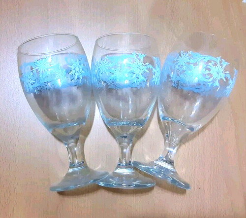 Blue floral goblet glasses - blue,